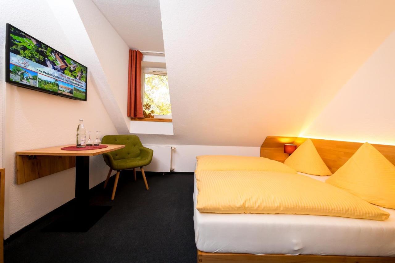 Wohlfuehlhotel Im Schlosspark - Self Checkin Willebadessen Ngoại thất bức ảnh
